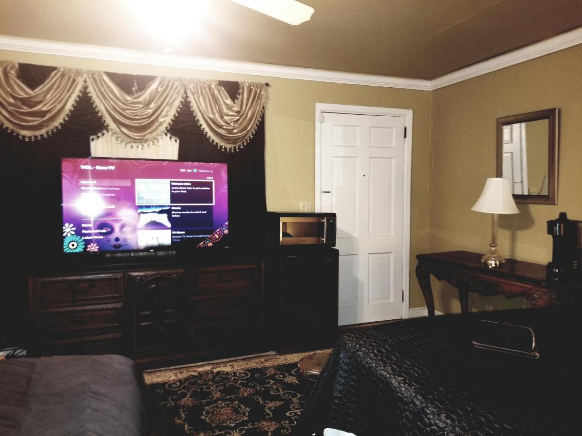 One Of The Best Bargains In Town 50.00 A Day Монтгомери Экстерьер фото