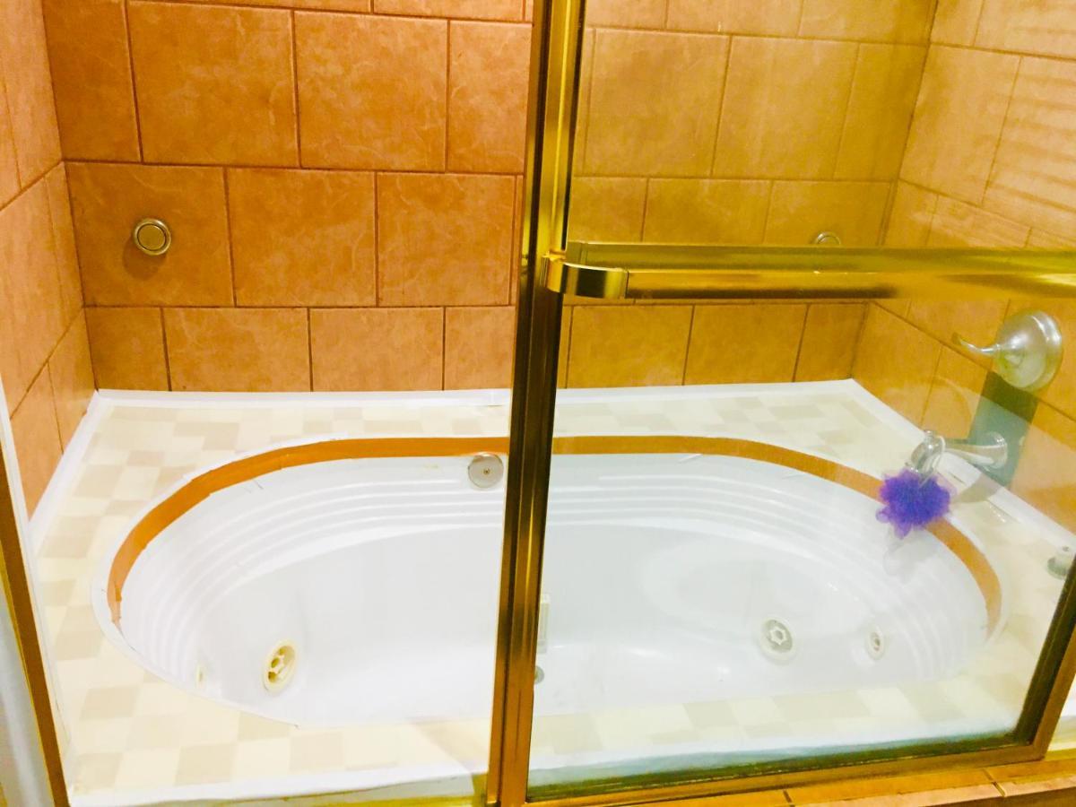 One Of The Best Bargains In Town 50.00 A Day Монтгомери Экстерьер фото